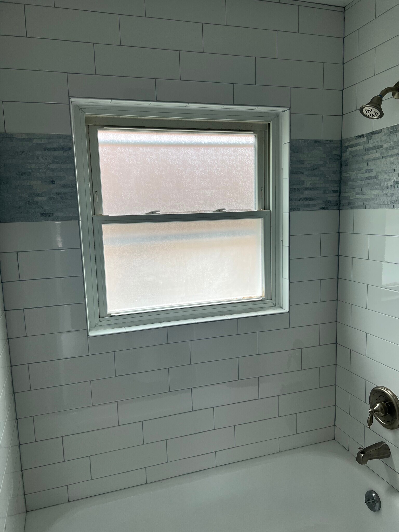 Building Photo - 1050 W Touhy Ave