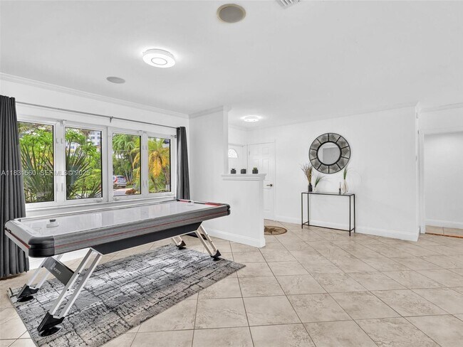 Building Photo - 413 Tamarind Dr