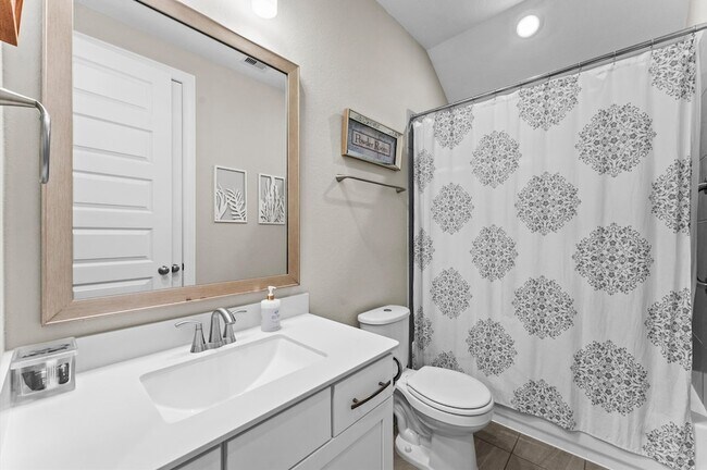 Building Photo - 2185 Woodland Pine Dr