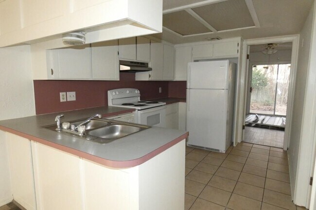 Building Photo - 2905 NE Tortoise Dr