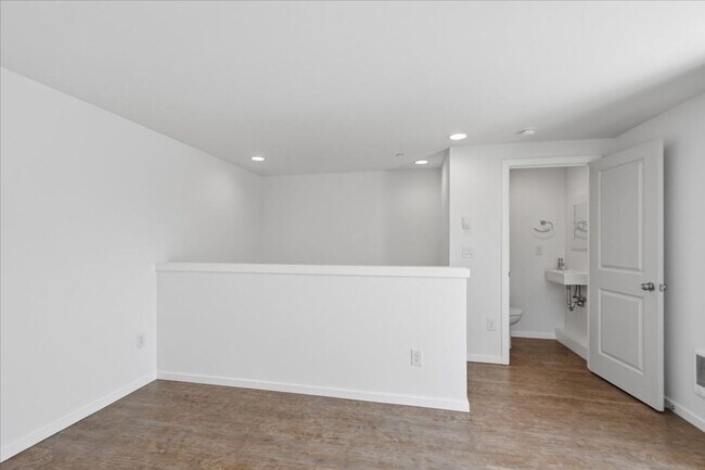 Building Photo - 3216 15th Ave W
