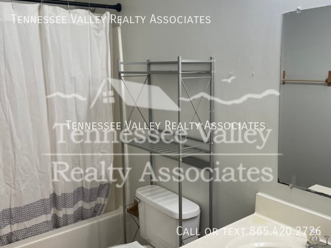 Building Photo - 800 Kirk Ave