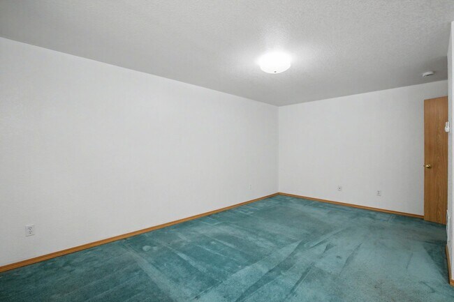 Building Photo - Beautiful 3-Bedroom Home in a Gated Community with Resort-Style Amenities