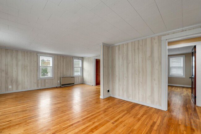 Building Photo - 86 Main St