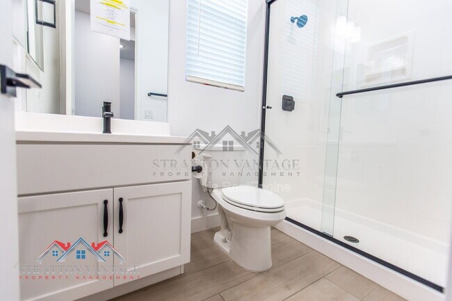 Building Photo - 15075 W McKinley St