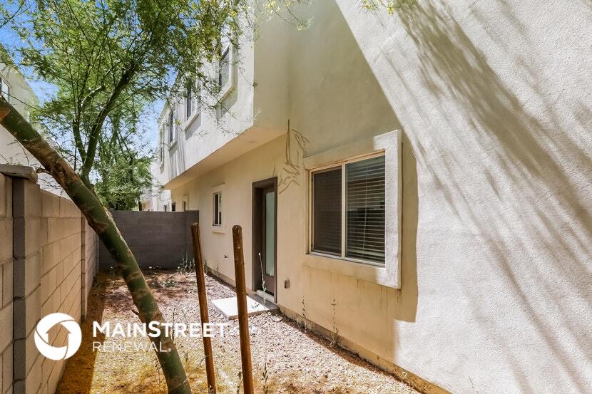 Building Photo - 2000 N 36th St