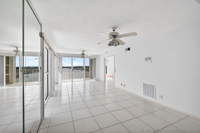 Building Photo - 3901 S Flagler Dr
