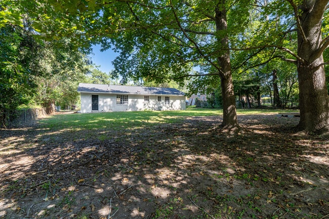 Building Photo - 3630 Columbine Dr