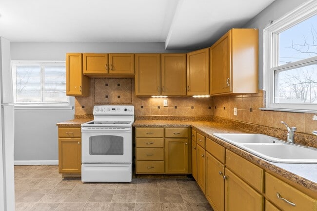 Building Photo - Cute Florissant Rental- MOVE IN READY!