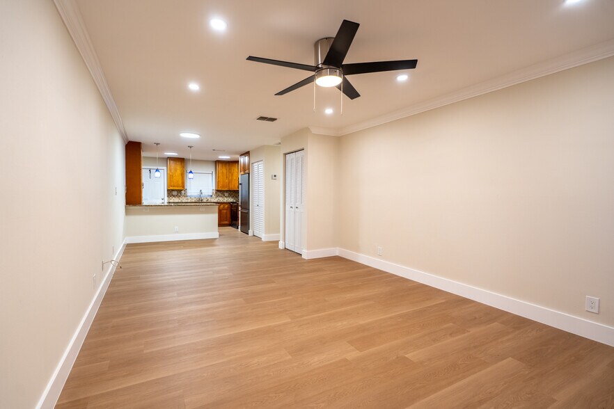 Building Photo - 10911 NW 45th St