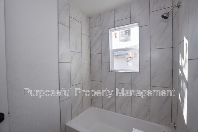 Building Photo - 2924 SW 51st St