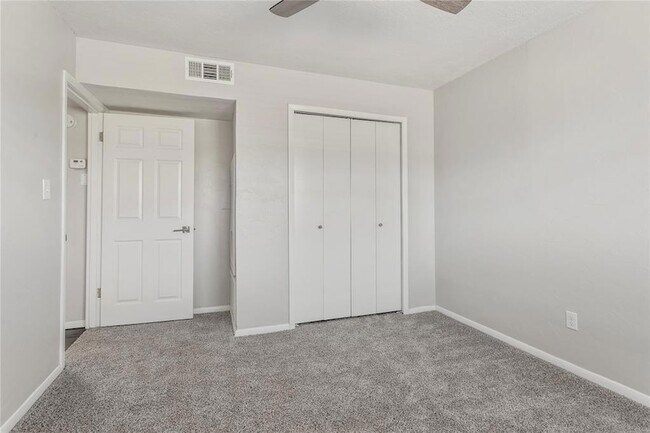 Building Photo - 2810 Dorchester Dr