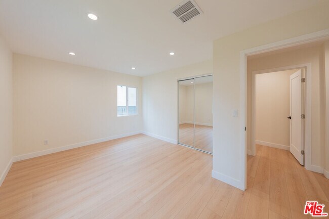 Building Photo - 7755 Day St