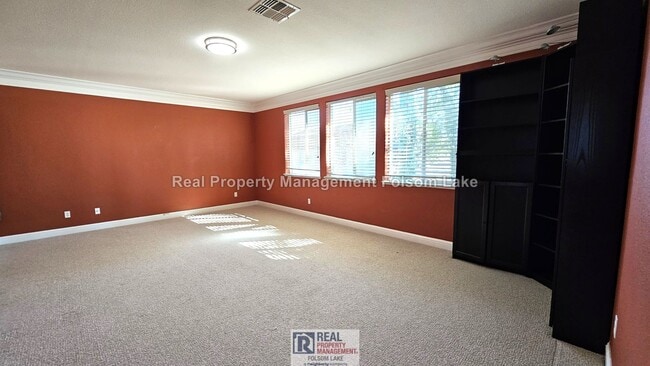 Building Photo - 5 Bedroom Carmichael Home + Large Bonus Room | 3-Car Garage & RV/Boat Parking