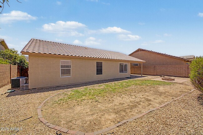 Building Photo - 930 E Harwell Rd
