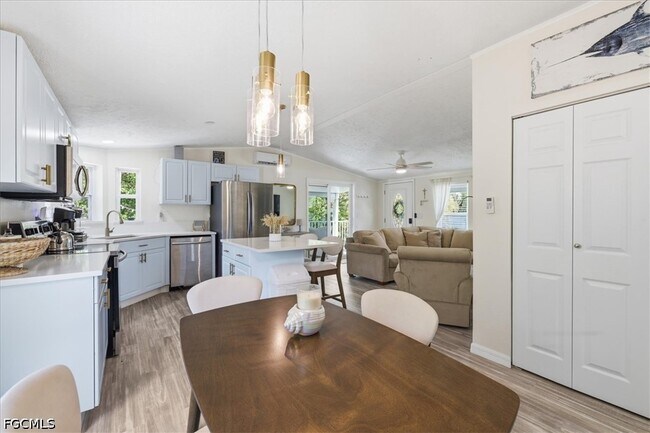 Building Photo - 851 Arapaho Trail