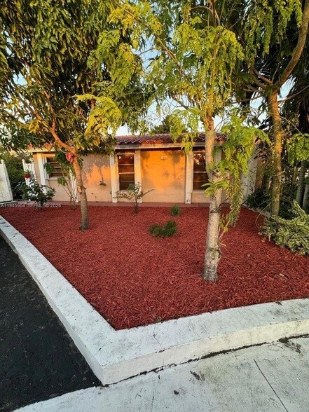 Building Photo - 1045 SW 122nd Ct