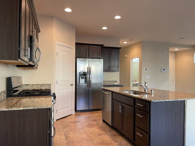 Building Photo - 3-Bedroom Home in Southwest Las Vegas – En...