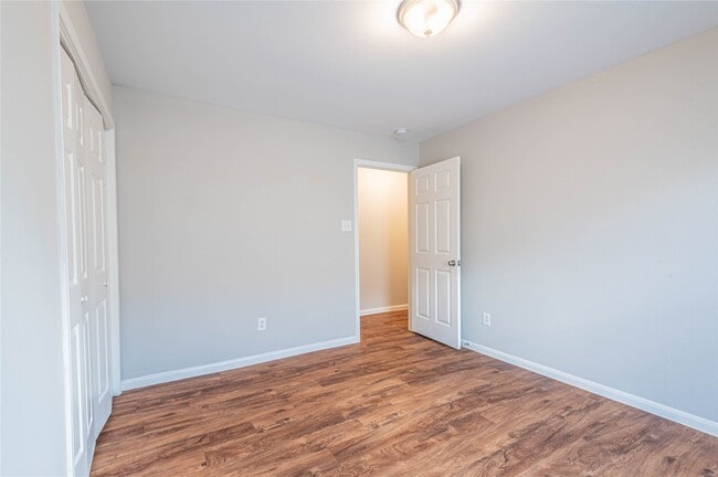 Building Photo - 10061 Sharpton Dr