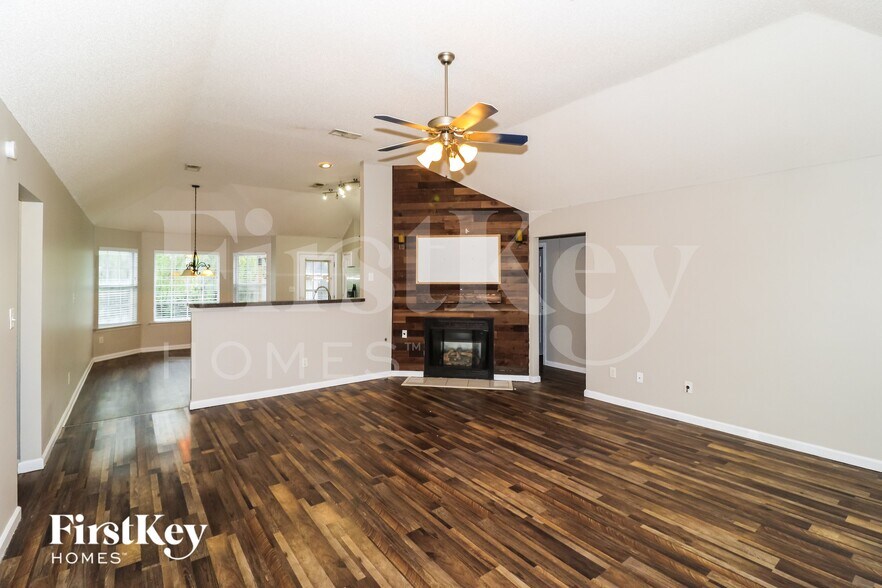 Building Photo - 1097 Red Fern Cir W