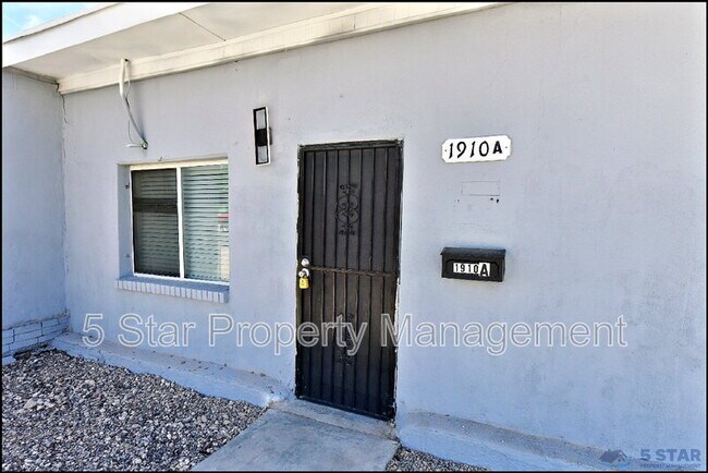 Building Photo - 1910A Olive Ave !!