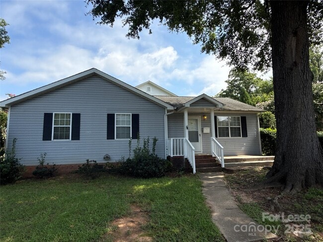 Primary Photo - 517 Iverson Way