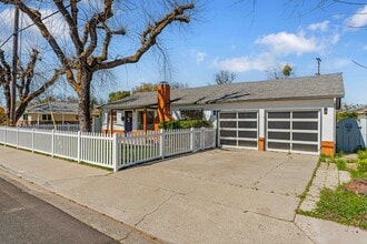 Building Photo - 1415 W Roseburg Ave