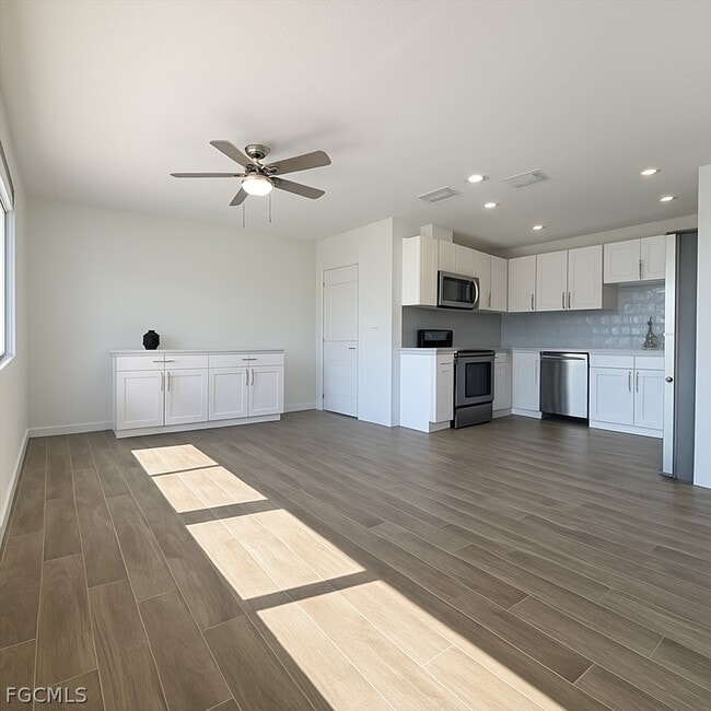 Building Photo - 1458 Alwynne Dr N