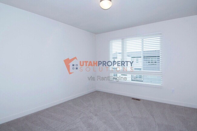 Building Photo - 1008 W 430 S