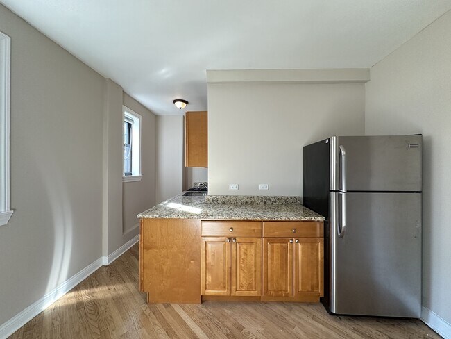 Building Photo - 901 Green Bay Rd