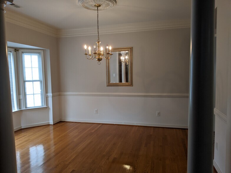 Formal dining - 10913 Brunson Way