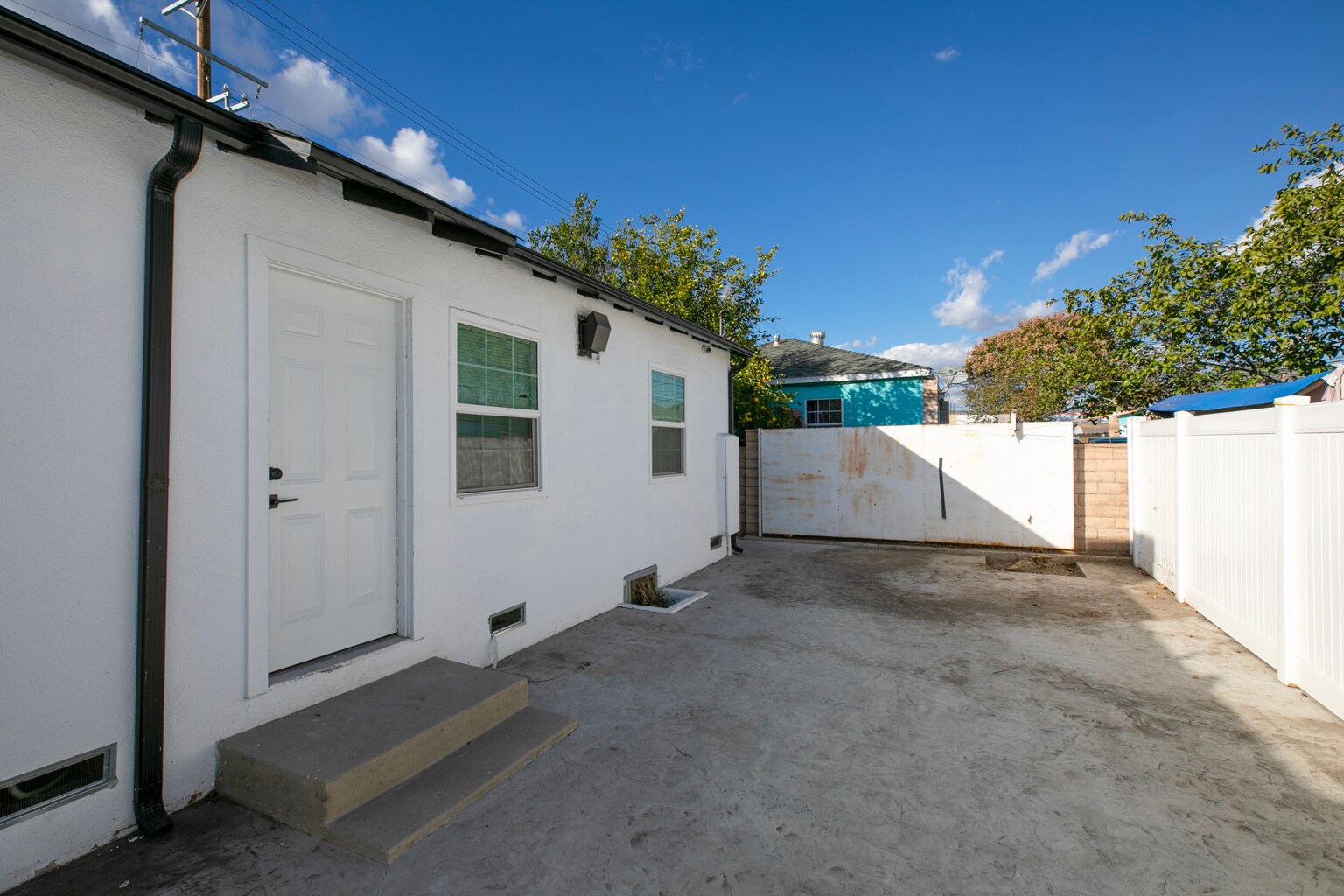 Building Photo - 7912 Vineland Ave