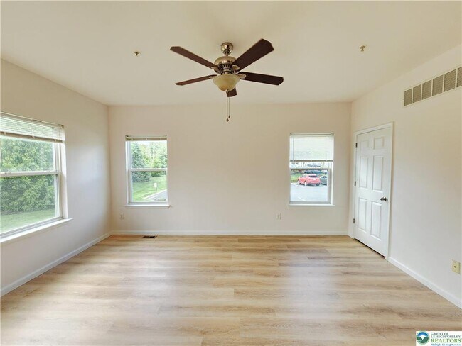Building Photo - 937 King Way