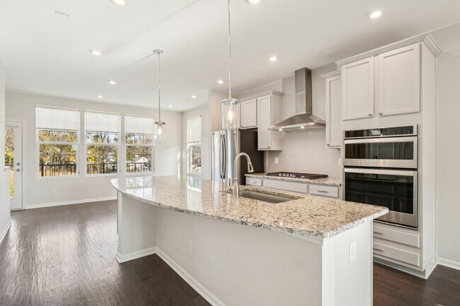 Building Photo - 202 N Sydney Ct