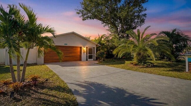 Building Photo - 6808 Friendship Dr