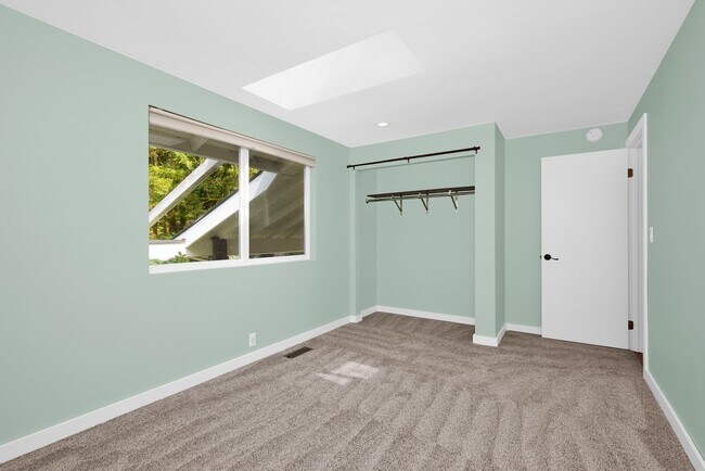 Building Photo - Cottage Lake RV Parking Garage/Shop Plus N...