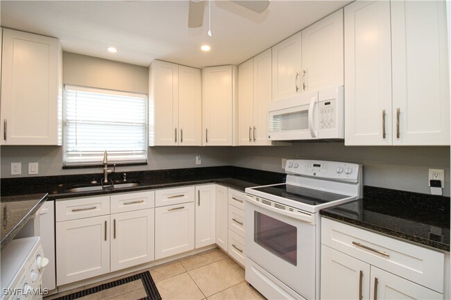 Building Photo - 600 Valley Stream Dr