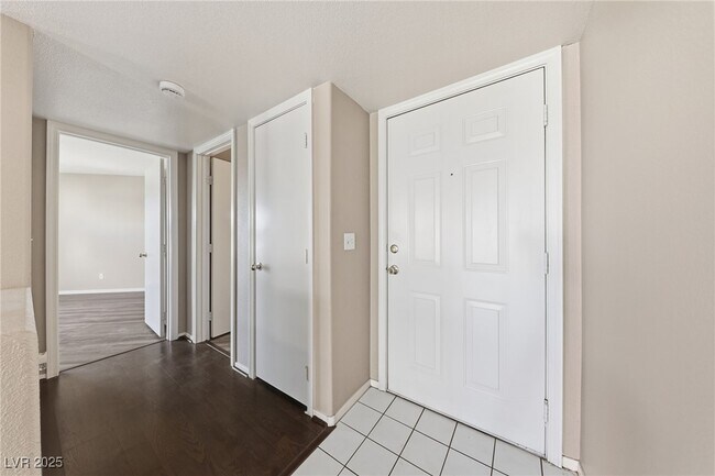 Building Photo - 4555 E Sahara Ave