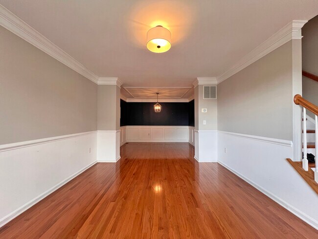 Building Photo - 4170 Bunker Hill Dr N