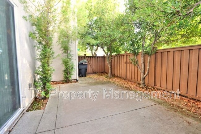 Building Photo - 2889 Market St