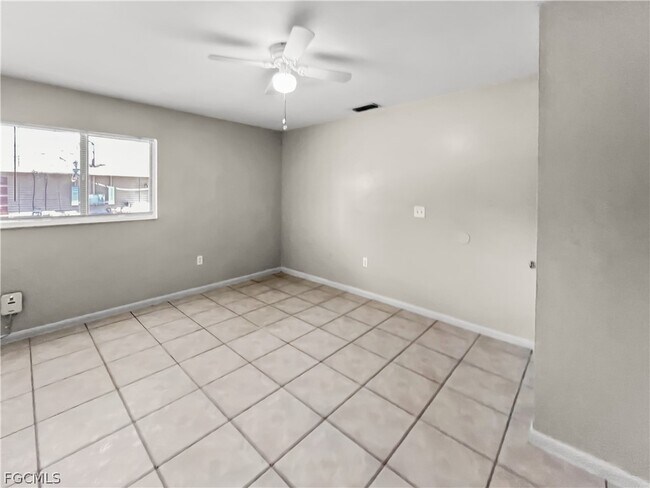 Building Photo - 2704 Owen Ave S