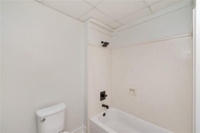Building Photo - 117 Border Dr W