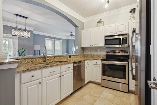 Building Photo - 1850 Cotillion Dr