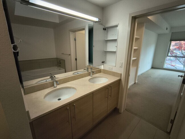 Building Photo - $500 MOVE IN SPECIAL!!! LUXURY 2 BEDROOM CONDO IN DOWNTOWN WALNUT CREEK, CA!