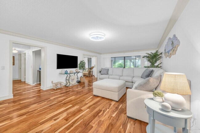 Building Photo - 25 SE Turtle Creek Dr