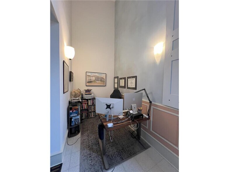 Building Photo - 214 4th St E