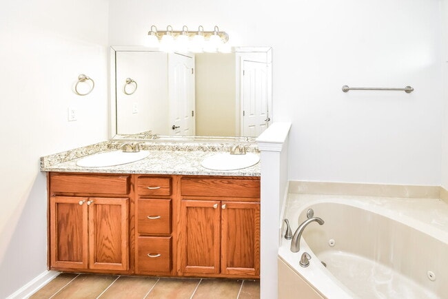 Building Photo - 2848 Pinnacle Dr