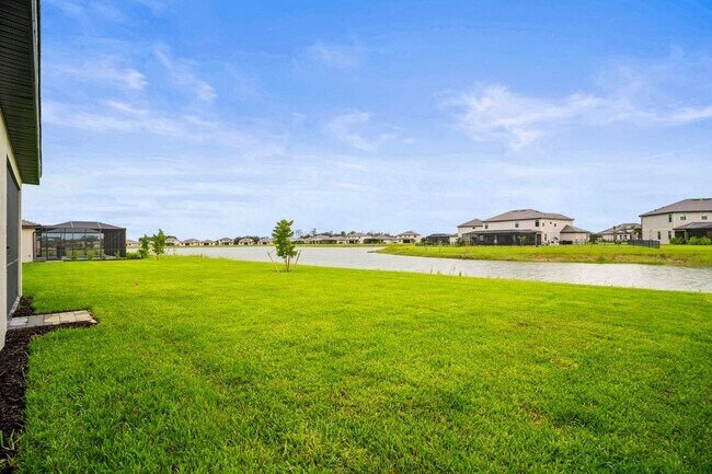 Building Photo - Spacious home 3beds+Den 3 baths located in...