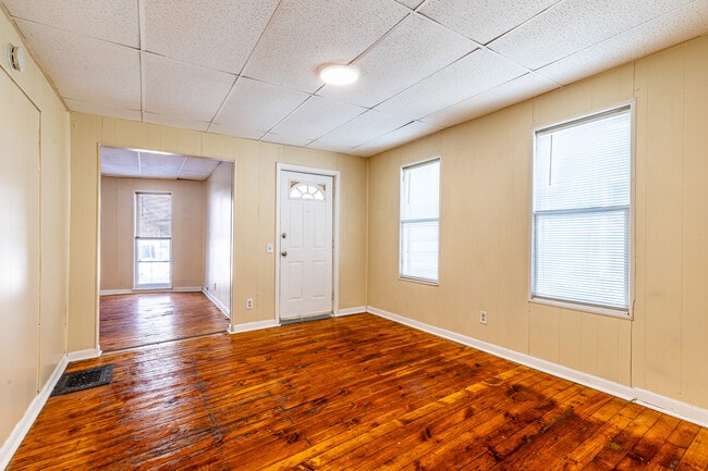 Building Photo - 447 Hawley St