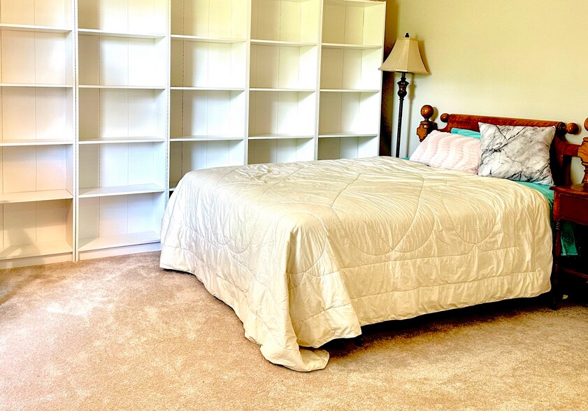 Building Photo - 6636 Isle of Skye Dr